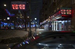 Ruble rallies 5 pct following overnight Central Bank rate hike | iNFOnews.ca CP31132301