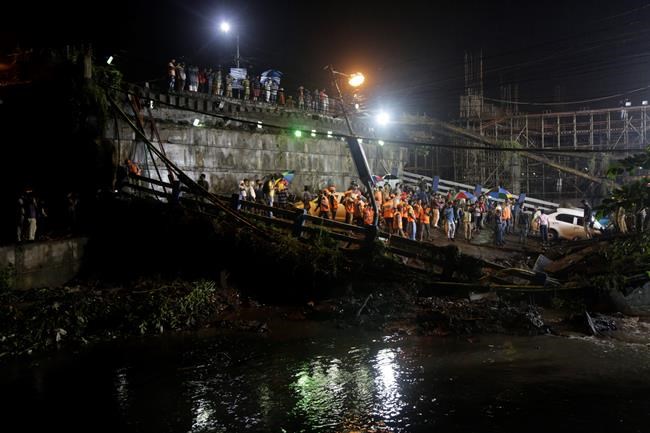 Highway overpass collapses in Kolkata; 1 killed, 23 hurt | iNFOnews.ca