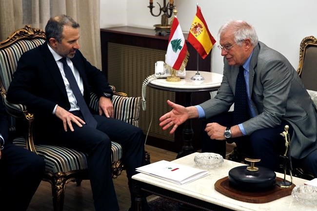 The Latest: Guaidó calls on Venezuelans to talk to troops | iNFOnews.ca CP1182173377