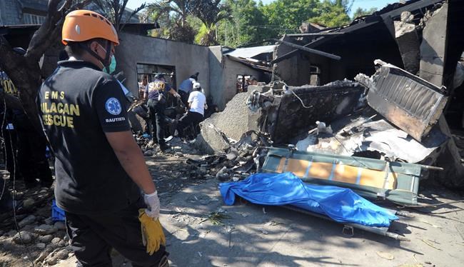 10 dead as small plane slams into house in Philippines | iNFOnews.ca