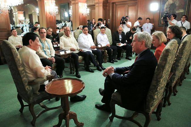 Aussie foreign minister: Duterte requested fist-pump pose | iNFOnews.ca
