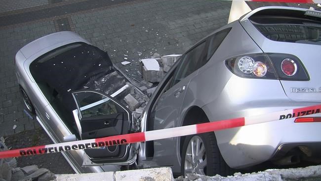 Germany: driver rams through car park wall, falls 10 feet | iNFOnews.ca Germany: driver rams through car park wall, falls 10 feet | iNFOnews.ca