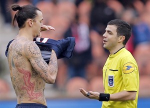 Soccer star Ibrahimovic says he removed shirt to reveal tattoos in aid of famine awareness | iNFOnews.ca CP31912223