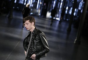 Hayek leads Saint Laurent menswear finale as critics ask whether Hedi Slimane is vindicated | iNFOnews.ca CP31627451