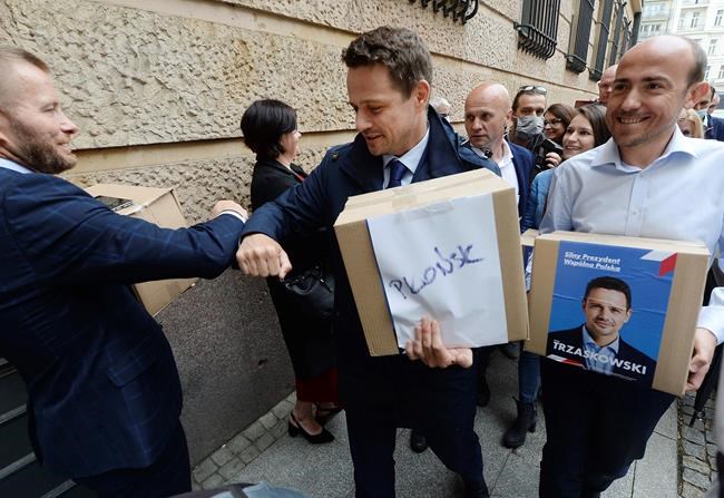Polish presidential candidates make last appeals to voters | iNFOnews.ca