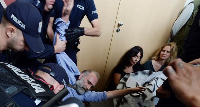 Poland likely to ignore EU court ruling on justice overhaul | iNFOnews.ca