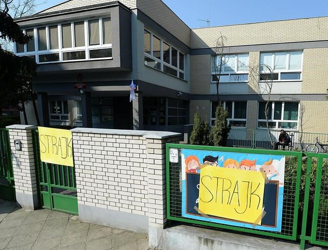 Polish teachers and government hold talks as exams loom | iNFOnews.ca