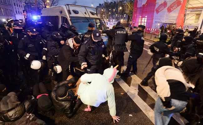 Photojournalist detained at Poland's latest abortion protest | iNFOnews.ca Photojournalist detained at Poland's latest abortion protest | iNFOnews.ca
