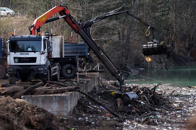 Trash fills Bosnia river faster than workers can pull it out | iNFOnews.ca Trash fills Bosnia river faster than workers can pull it out | iNFOnews.ca