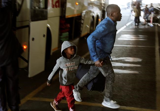 Hundreds of Nigerians board plane to leave South Africa | iNFOnews.ca