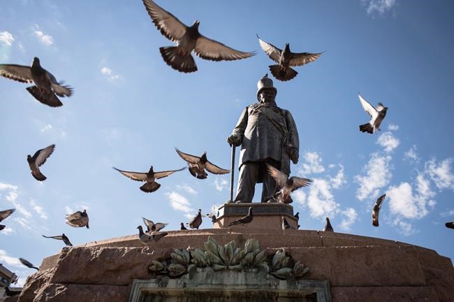 Remove or keep a statue? South Africa debates painful legacy | iNFOnews.ca