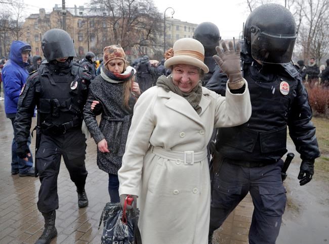 Russian rallies urge Putin not to run again; dozens arrested | iNFOnews.ca