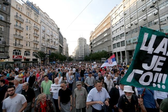 Vucic sworn in as Serbia's new president amid protests | iNFOnews.ca