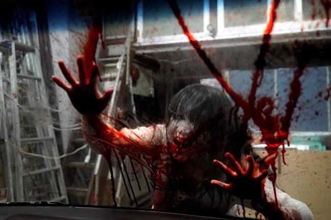 No fear of coronavirus at drive-through haunted house | iNFOnews.ca No fear of coronavirus at drive-through haunted house | iNFOnews.ca