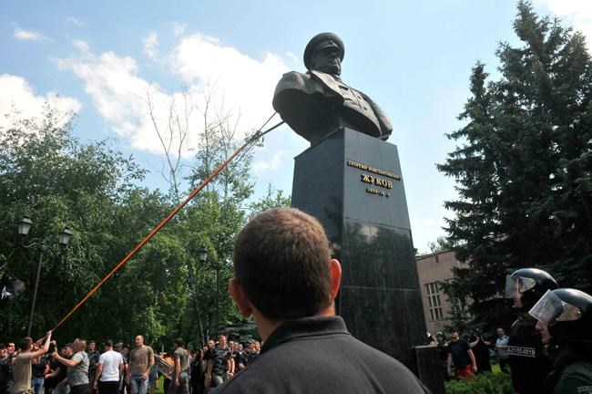 Protesters tear down Zhukov bust in Ukraine | iNFOnews.ca
