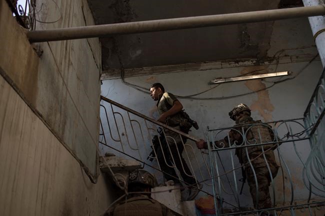 Iraqi commanders say IS families have joined Mosul fight | iNFOnews.ca