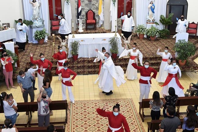 Costa Rica priest sings public health message amid pandemic | iNFOnews.ca