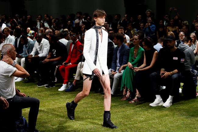 Dior designer celebrates decade at helm at Paris menswear | iNFOnews.ca