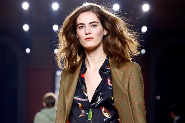 Male, female styles mix with stars to cap Paris menswear | iNFOnews.ca Male, female styles mix with stars to cap Paris menswear | iNFOnews.ca