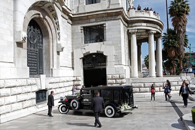 Thousands mourn Mexican singer José José at homage | iNFOnews.ca