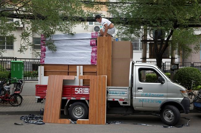 China central banker says currency slide under observation | iNFOnews.ca China central banker says currency slide under observation | iNFOnews.ca