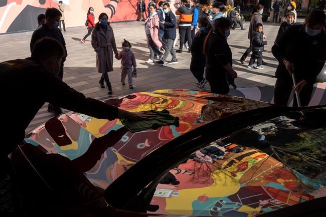 Chinese shoppers splurge in world's largest shopping fest | iNFOnews.ca CP1097847514