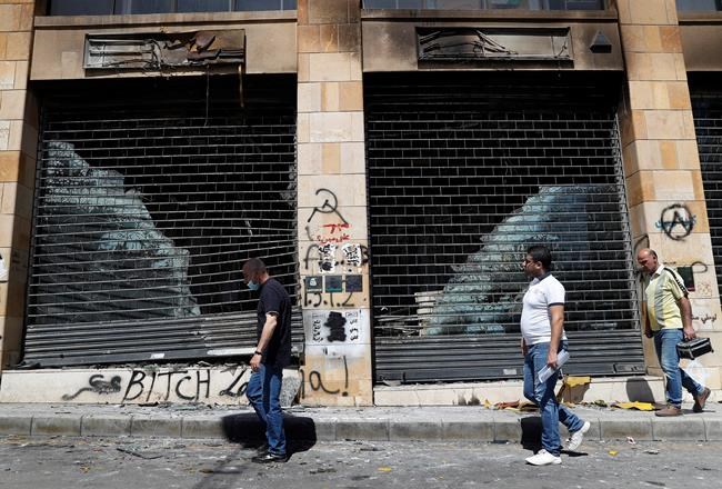Lebanese fear currency will further tumble despite promises | iNFOnews.ca