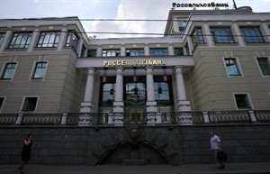 EU sanctions some of Russia's biggest banks, limits capital market access for 5 lenders | iNFOnews.ca CP29332167