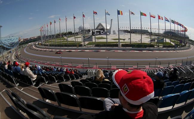 Hamilton tops 2nd practice in Russia as Vettel's car stops | iNFOnews.ca