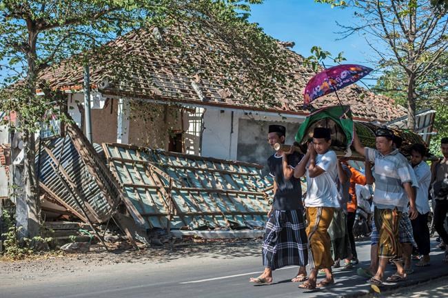 Death toll from quake that hit Indonesian island passes 430 | iNFOnews.ca