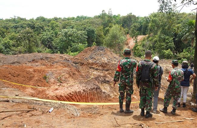 Heavy rain causes landslide in Indonesia, killing 11 miners | iNFOnews.ca