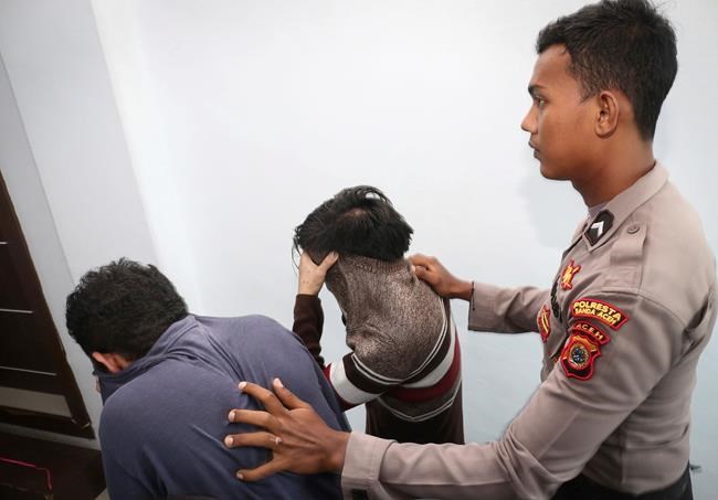 Morality push may outlaw sex outside marriage in Indonesia | iNFOnews.ca CP1980124759