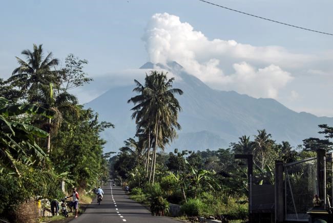 Indonesia's Merapi volcano spews hot clouds, 500 evacuate | iNFOnews.ca Indonesia's Merapi volcano spews hot clouds, 500 evacuate | iNFOnews.ca