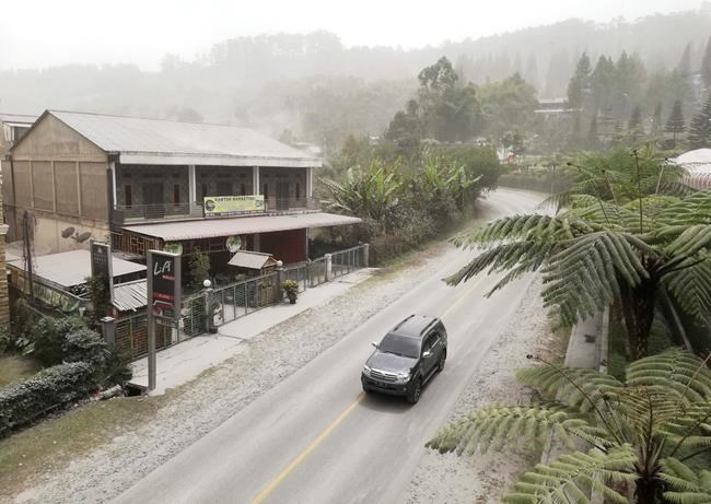 Indonesia's Sinabung volcano ejects towering column of ash | iNFOnews.ca