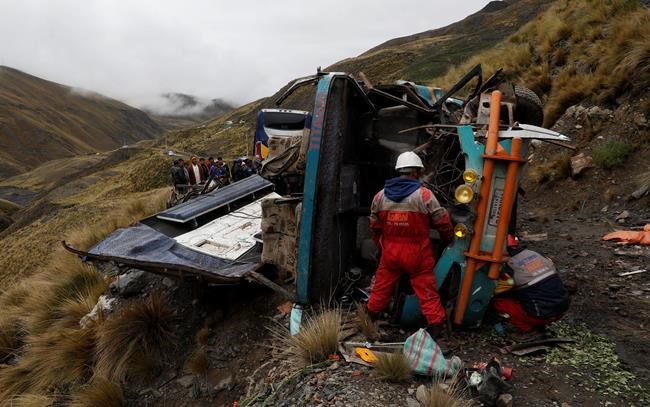 Bus crash kills 14 people in Bolivia | iNFOnews.ca