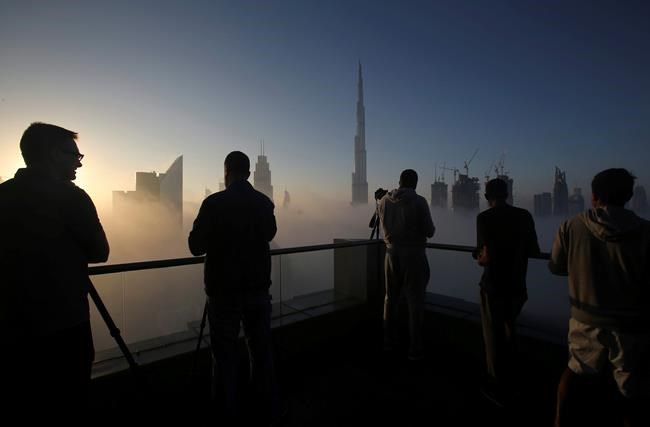 Thick fog shrouds Dubai ahead of New Year's Eve fireworks | iNFOnews.ca