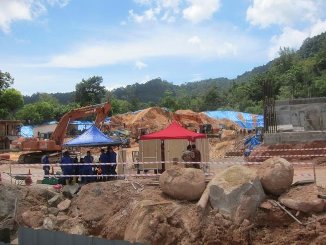 Landslide in northern Malaysia kills 3; 11 more trapped | iNFOnews.ca