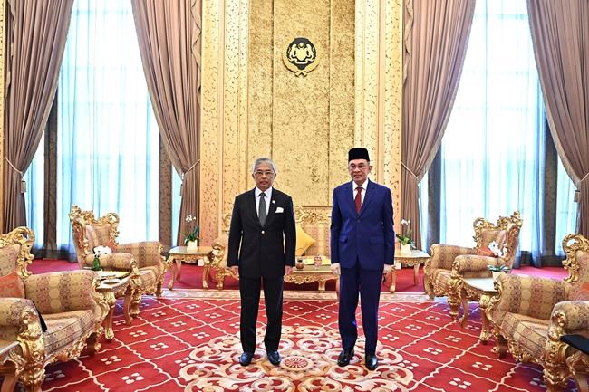 Malaysia's Anwar grilled by police over bid to become PM | iNFOnews.ca