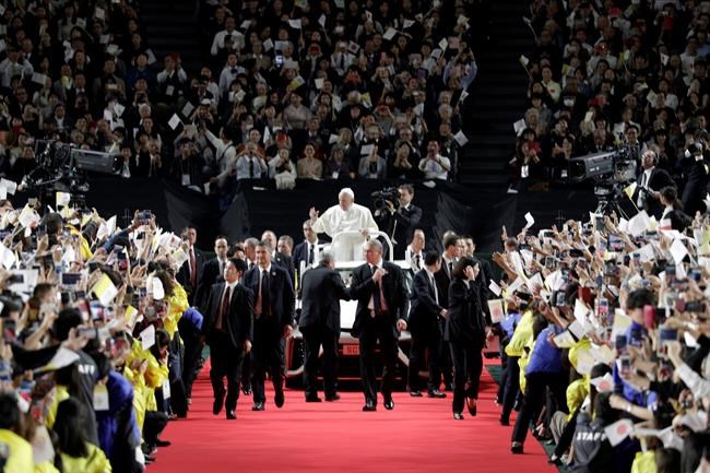 Pope in Japan voices concern over nuke power, meets victims | iNFOnews.ca CP645940515