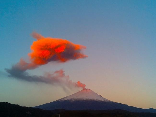 Volcano spews ash on Mexico City | iNFOnews.ca Volcano spews ash on Mexico City | iNFOnews.ca