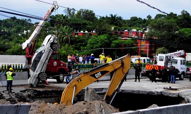 Mexico experts: Outdated drain caused July's deadly sinkhole | iNFOnews.ca Mexico experts: Outdated drain caused July's deadly sinkhole | iNFOnews.ca