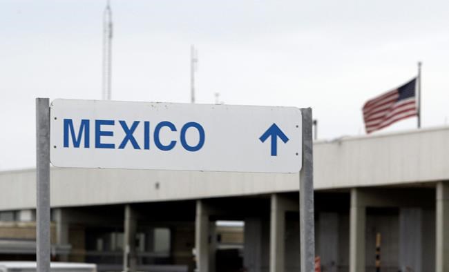 Mexican man kills self on border bridge | iNFOnews.ca