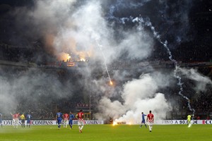 Police arrest 16 Croatia fans for interrupting Euro 2016 qualifier in Italy with fireworks | iNFOnews.ca CP30735668