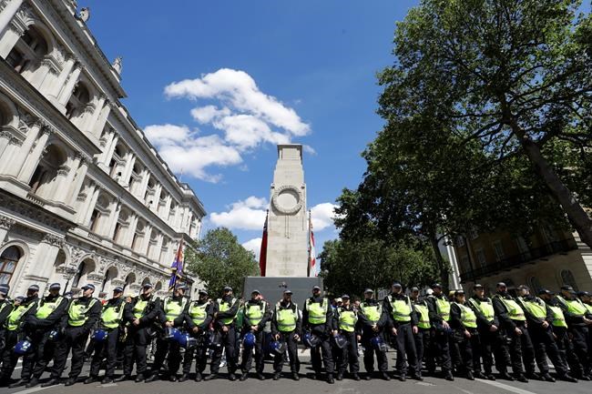Far-right activists scuffle with police by London monuments | iNFOnews.ca