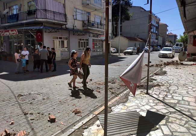 Turkey: Quake damaged nearly 1,000 buildings, official says | iNFOnews.ca