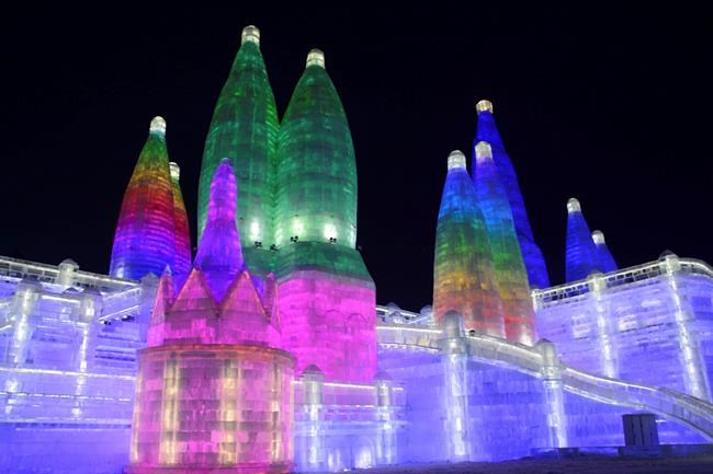 Red Square, Bangkok temple among ice festival sculptures | iNFOnews.ca