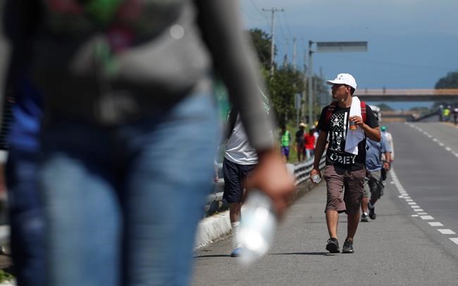 Ragged, growing caravan of migrants resumes march toward US | iNFOnews.ca