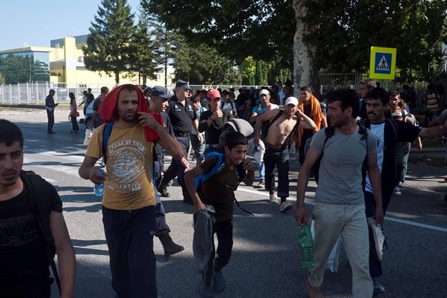 Hundreds of migrants marching to Hungary border in protest | iNFOnews.ca CP1171924992