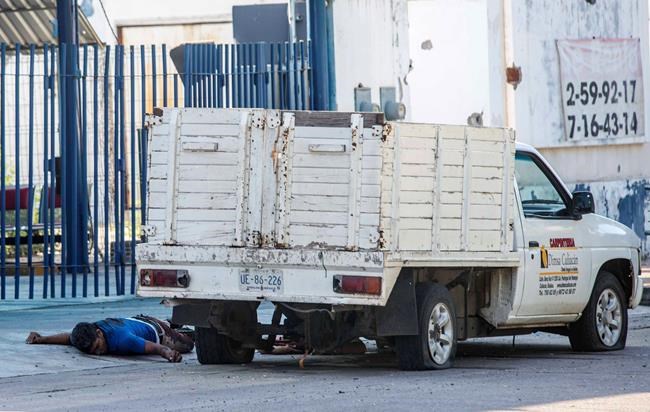 Failed raid against El Chapo's son leaves 8 dead in Mexico | iNFOnews.ca Failed raid against El Chapo's son leaves 8 dead in Mexico | iNFOnews.ca