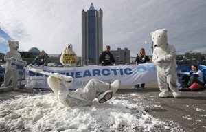 Moscow police arrest activist 'polar bears' protesting Arctic drilling by Gazprom | iNFOnews.ca CP20006068